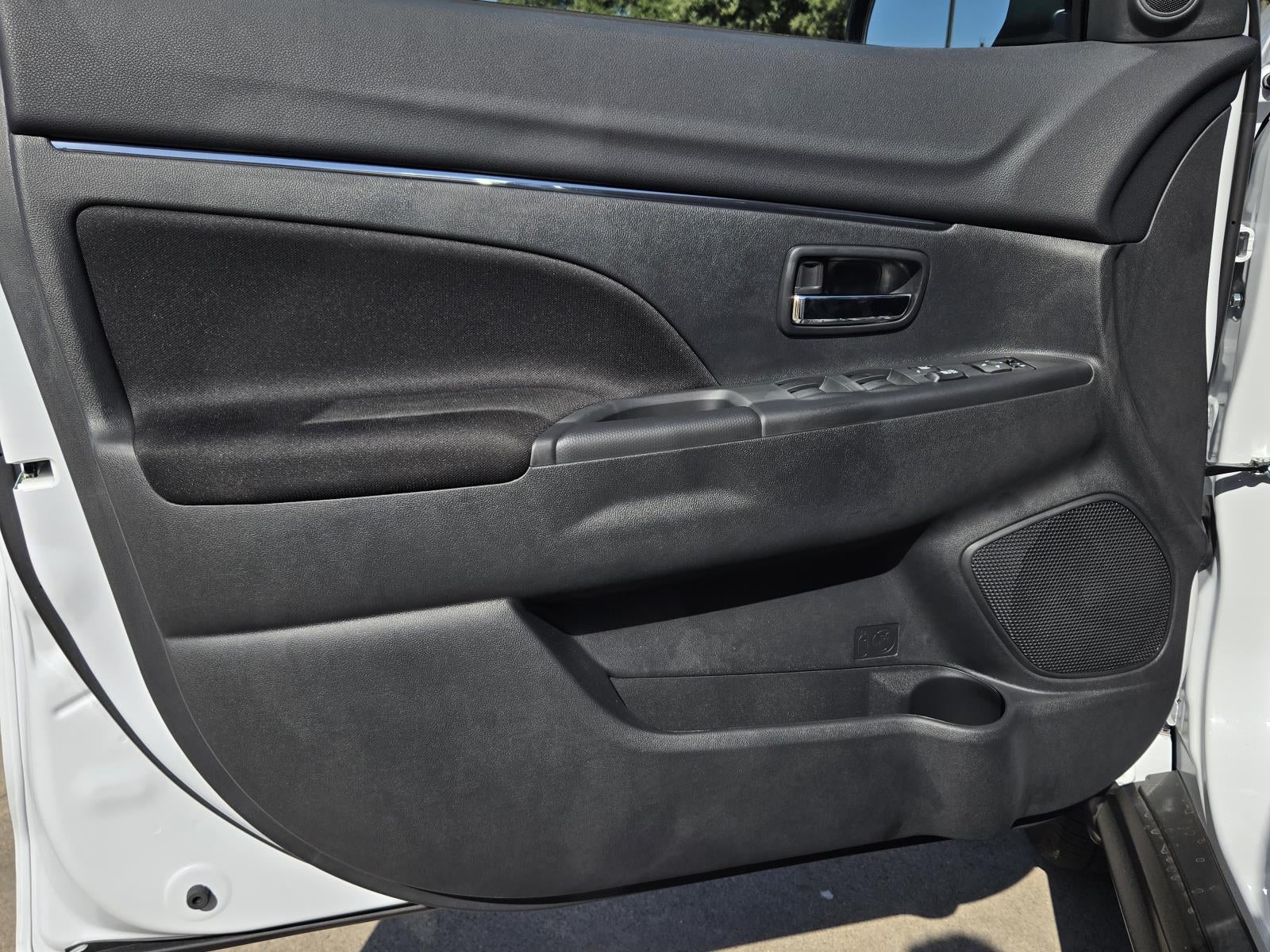 2027 Mitsubishi Outlander Sport LE