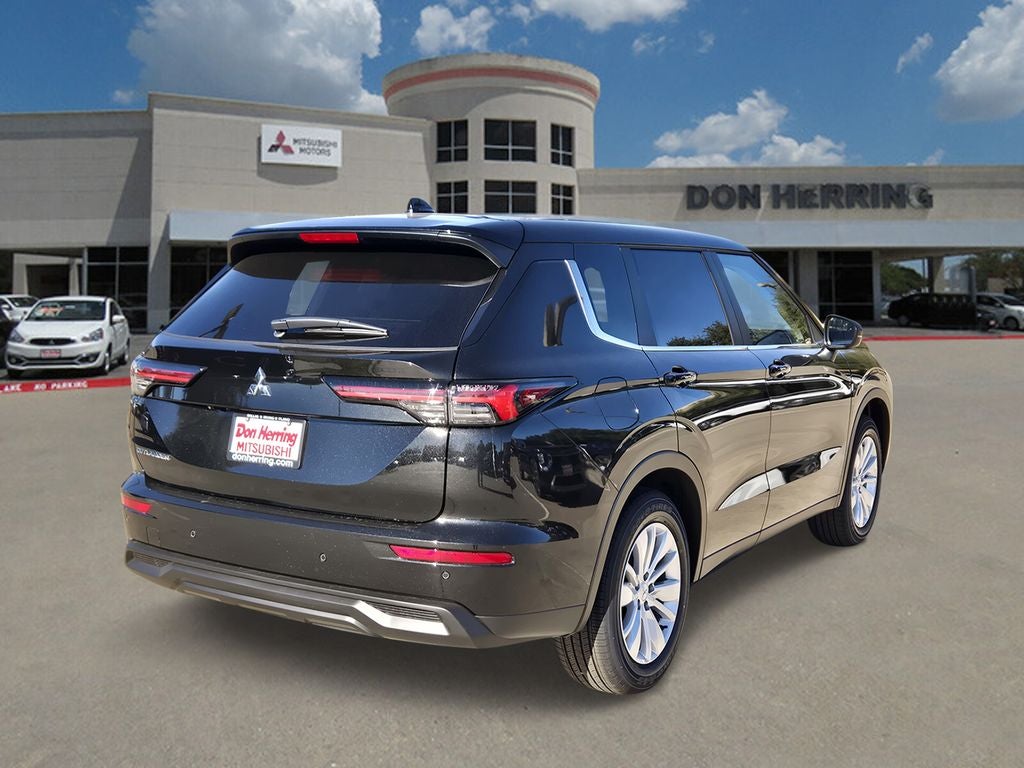 2026 Mitsubishi Outlander ES