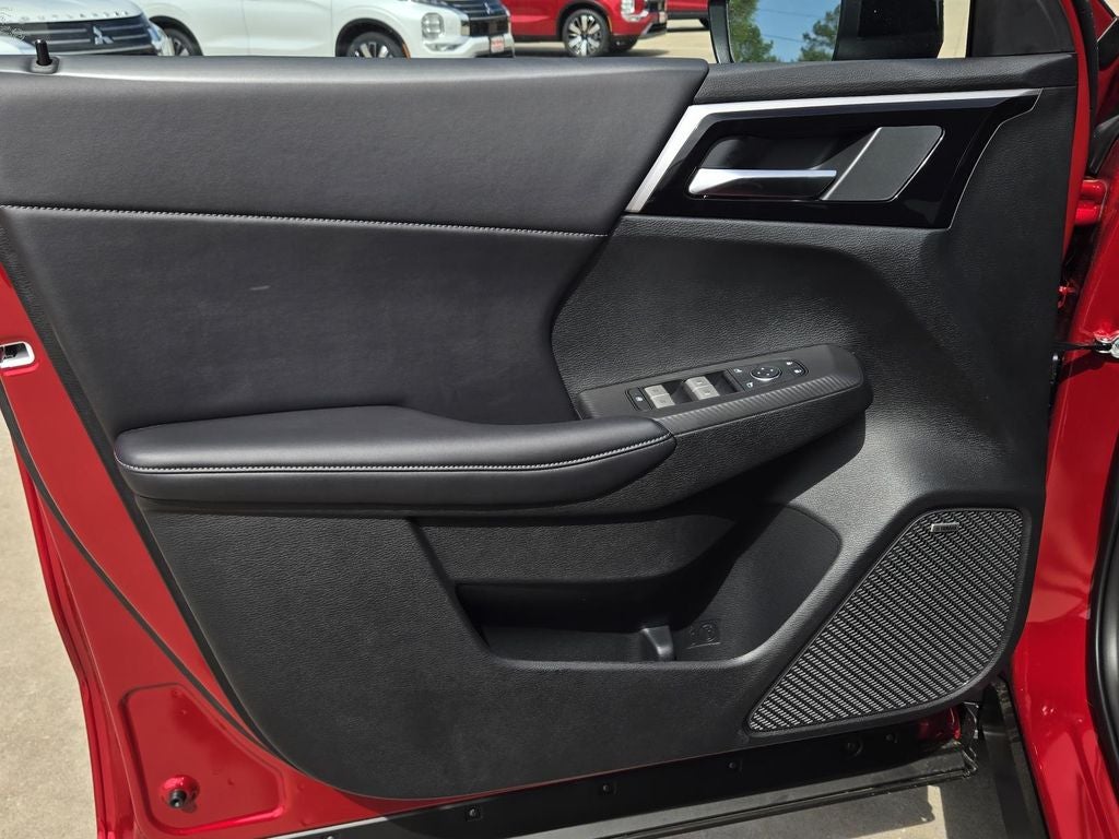 2026 Mitsubishi Outlander LE