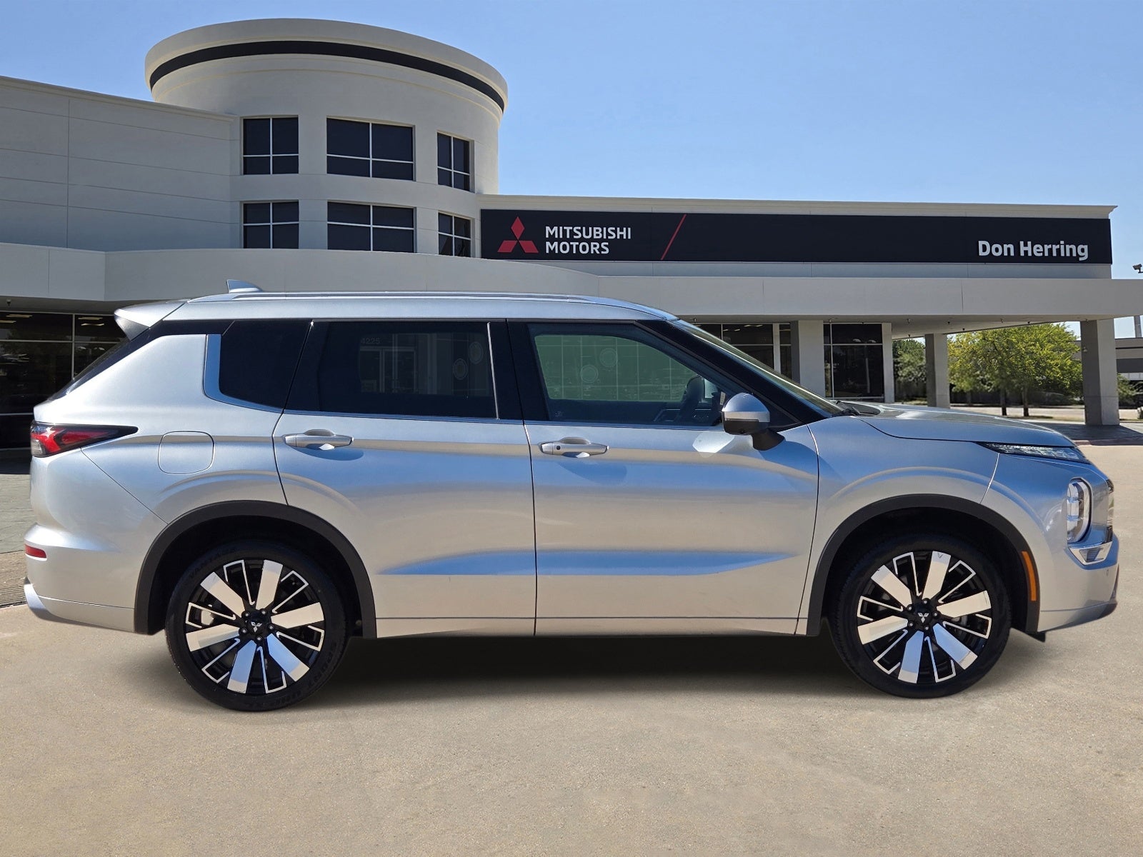 2025 Mitsubishi Outlander SEL