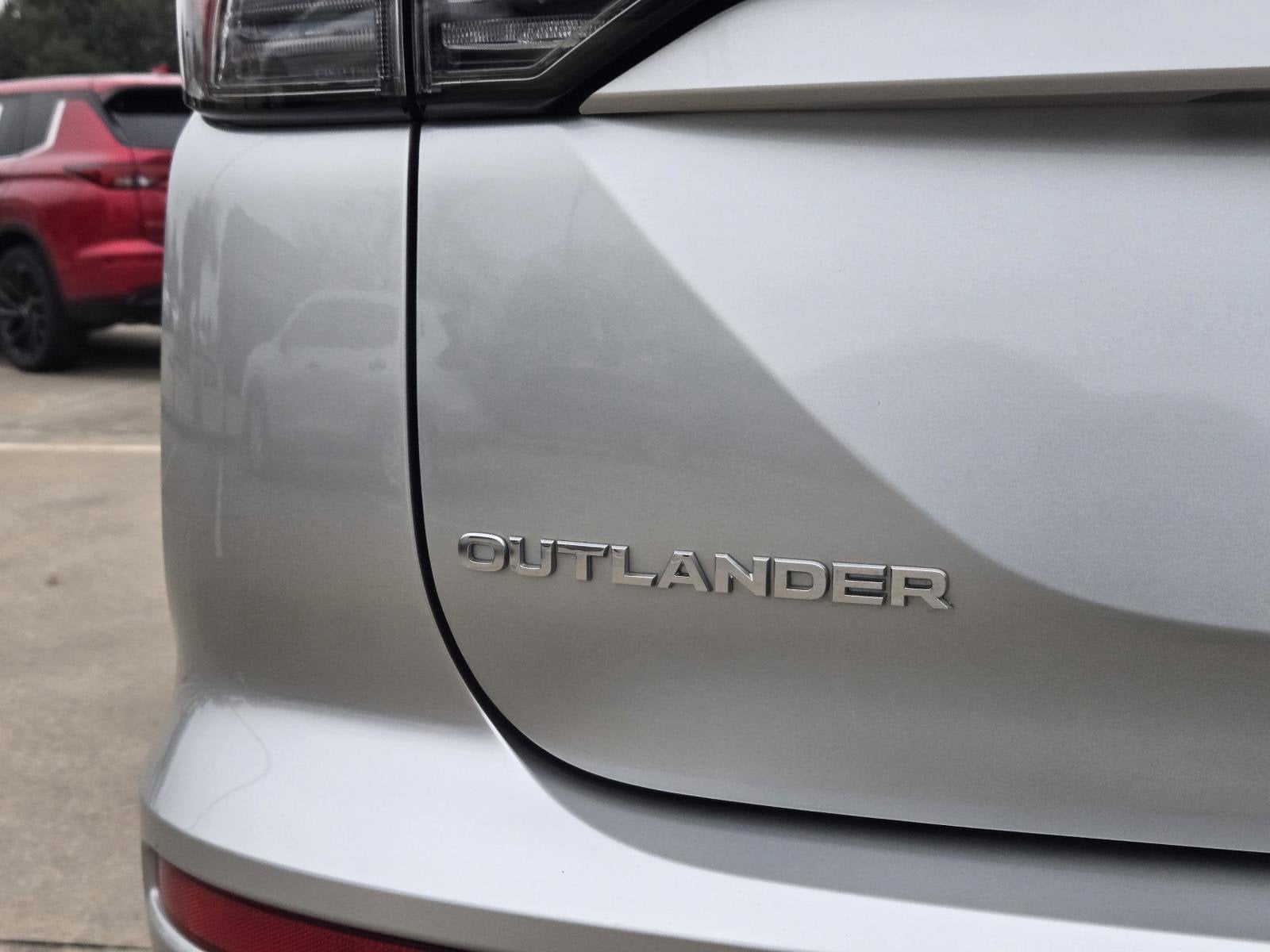 2025 Mitsubishi Outlander ES