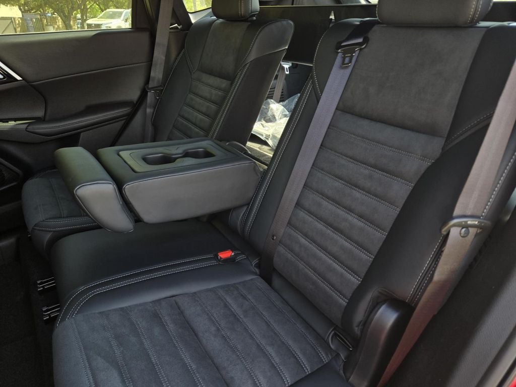 2026 Mitsubishi Outlander LE