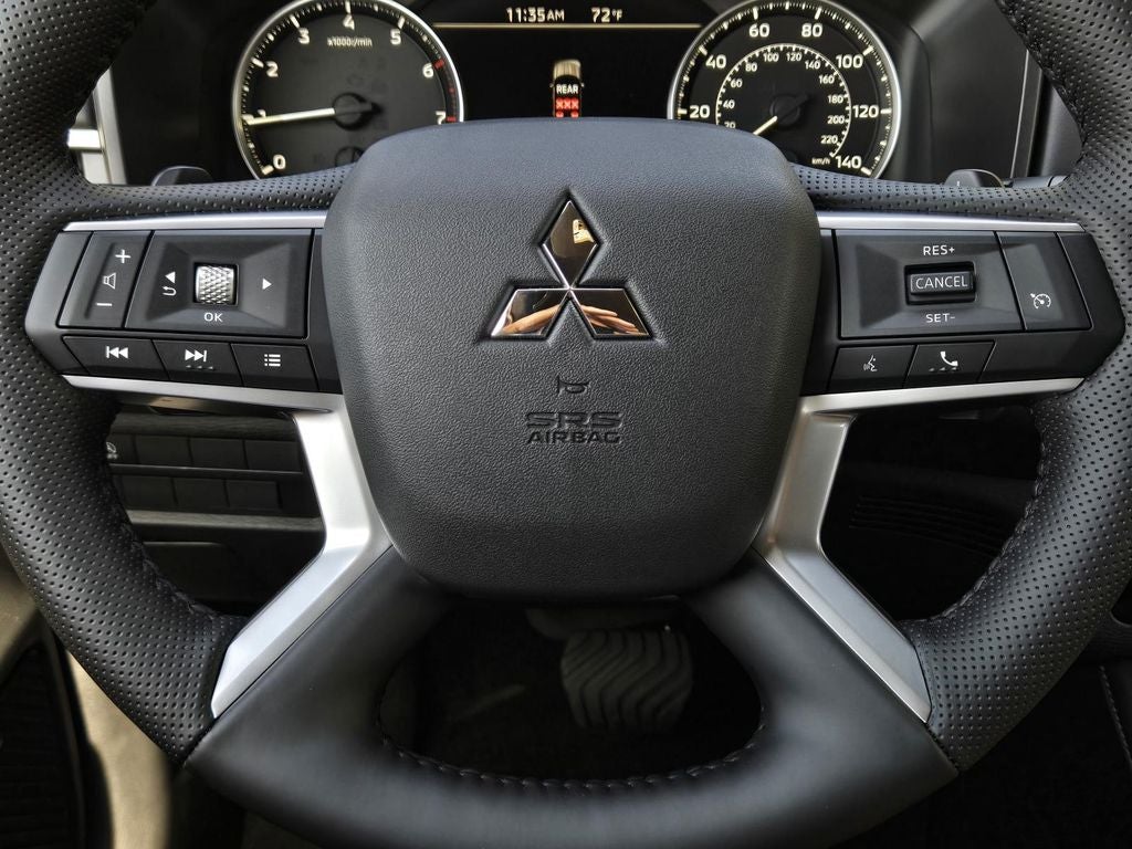 2026 Mitsubishi Outlander LE