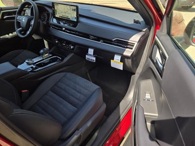 2026 Mitsubishi Outlander LE