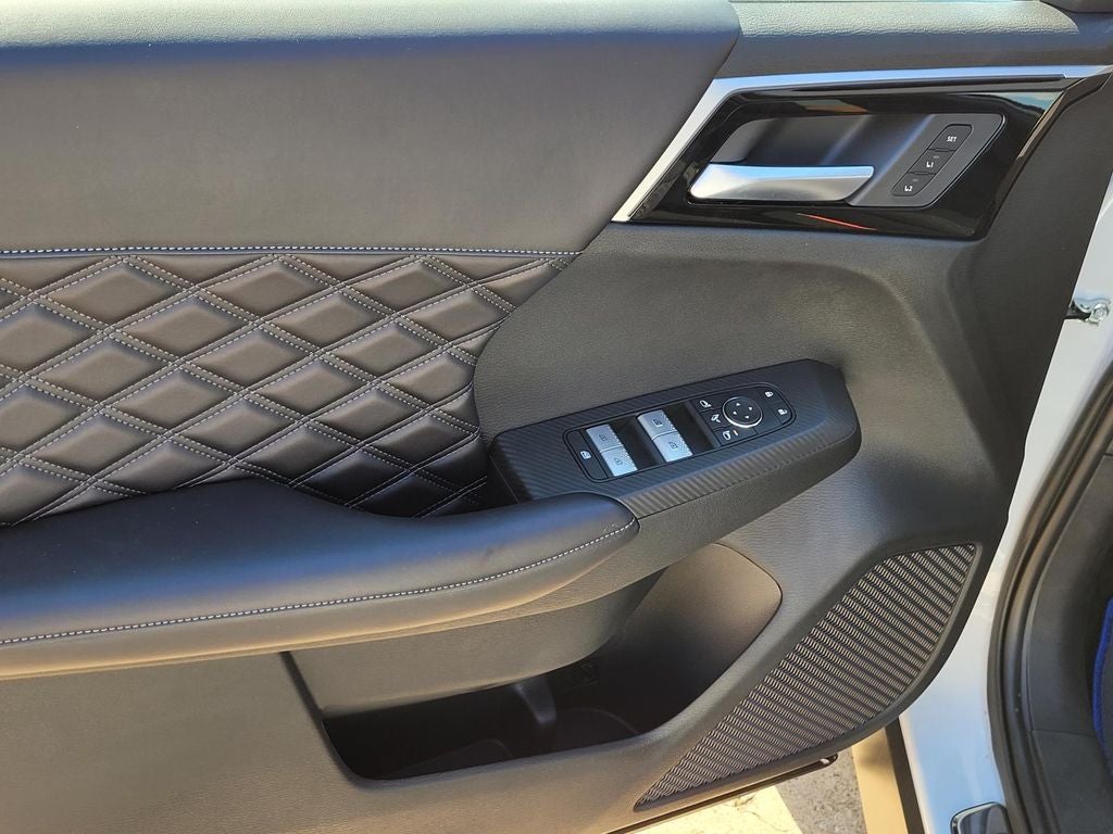 2025 Mitsubishi Outlander PHEV SEL