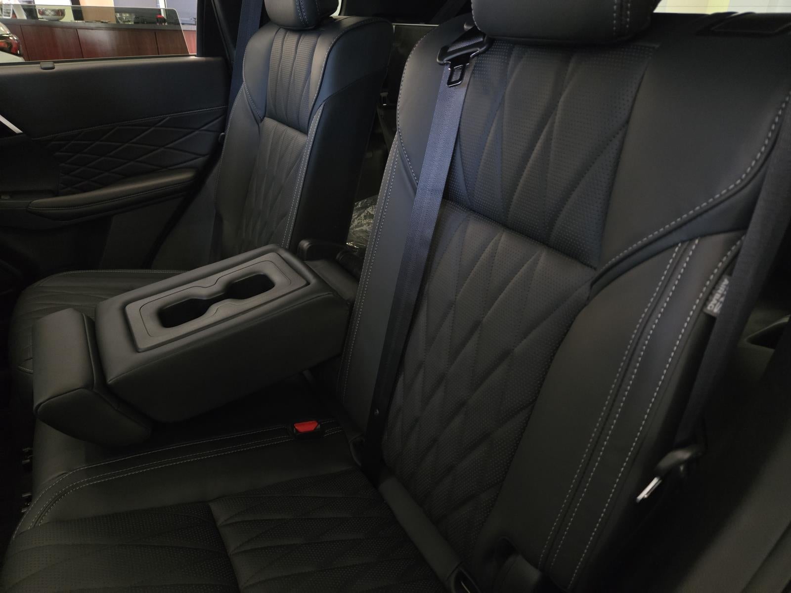 2026 Mitsubishi Outlander PHEV Black Edition