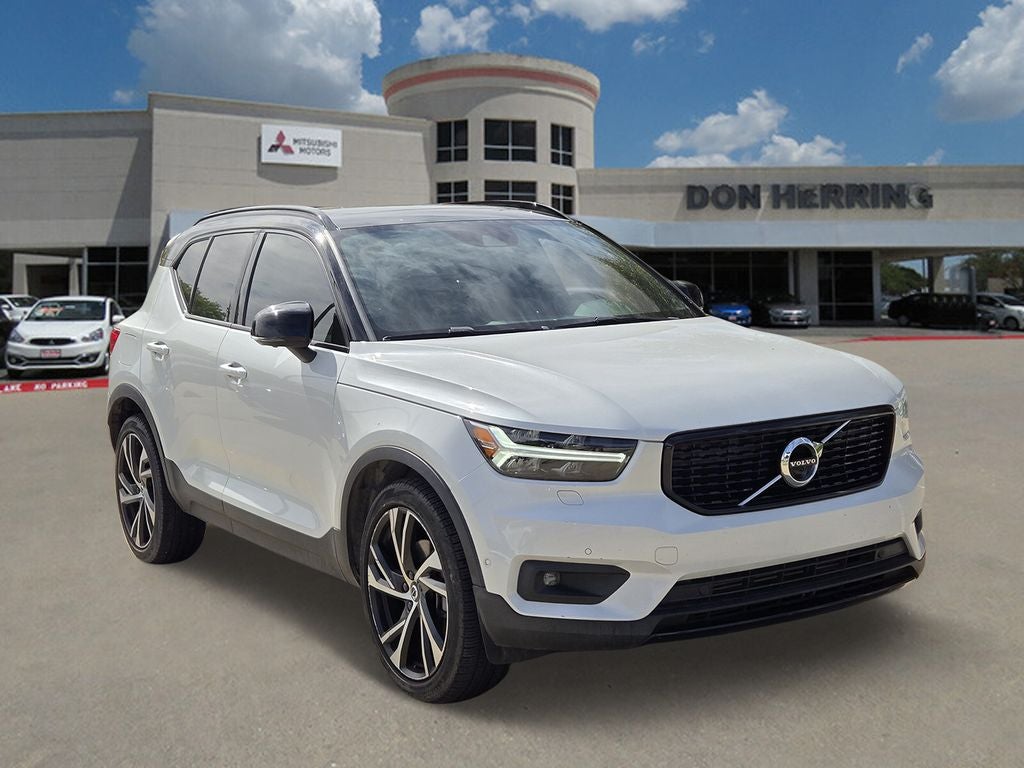 2022 Volvo XC40 R-Design