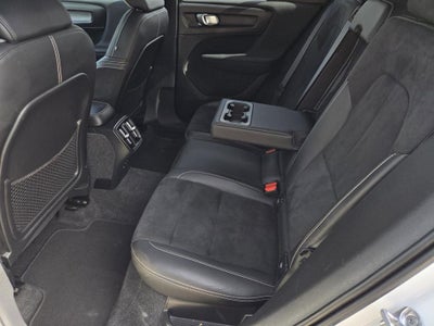 2022 Volvo XC40 R-Design