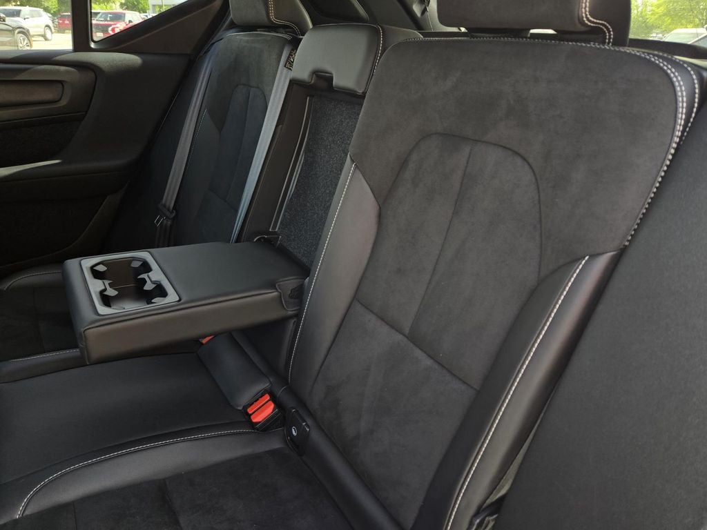 2022 Volvo XC40 R-Design