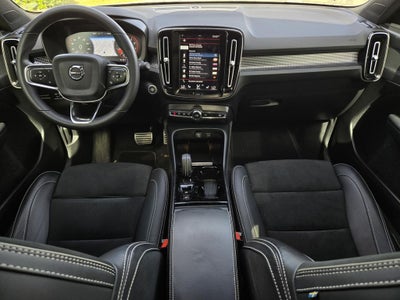 2022 Volvo XC40 R-Design
