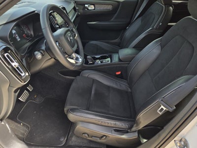 2022 Volvo XC40 R-Design