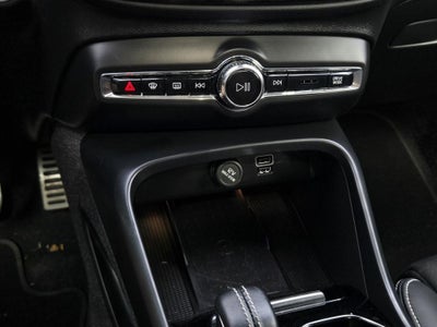 2022 Volvo XC40 R-Design