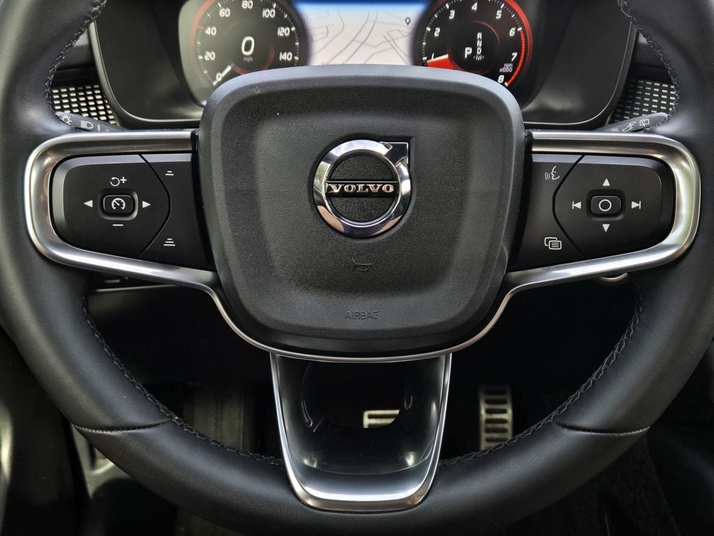 2022 Volvo XC40 R-Design