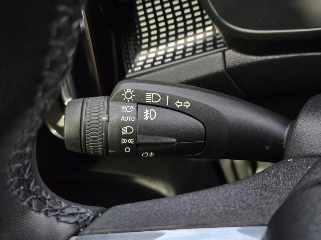 2022 Volvo XC40 R-Design