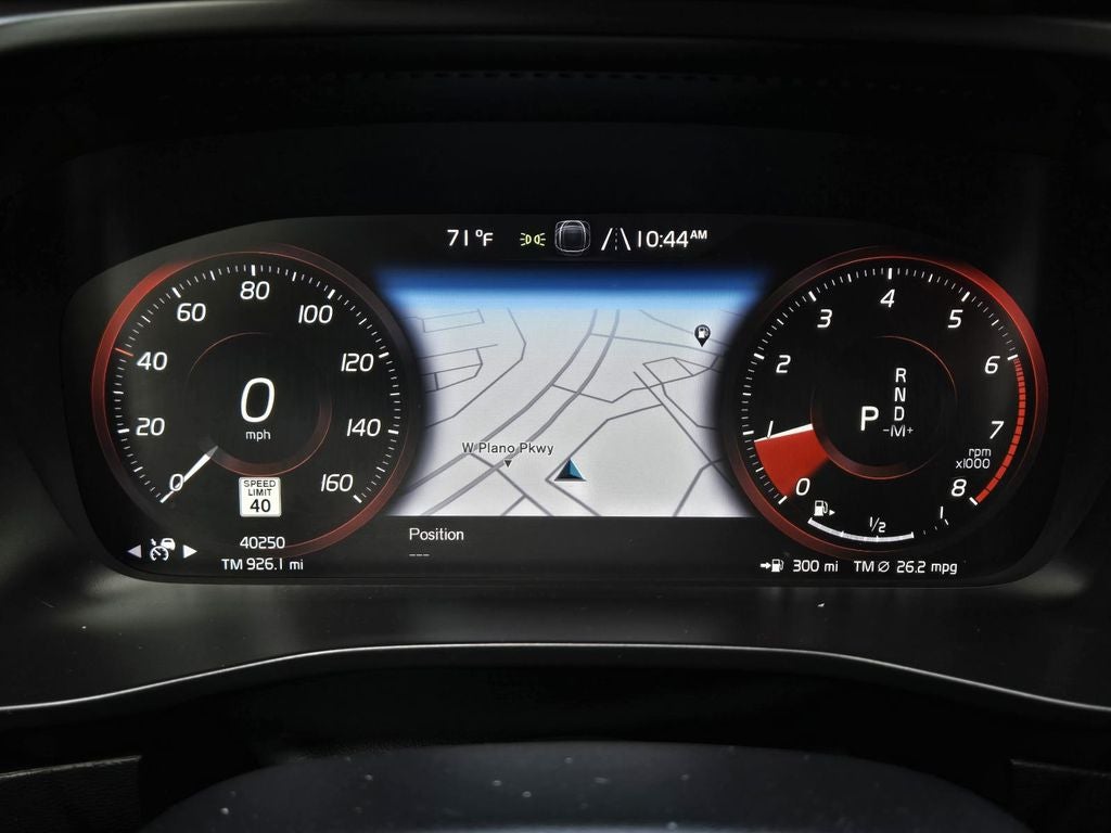 2022 Volvo XC40 R-Design