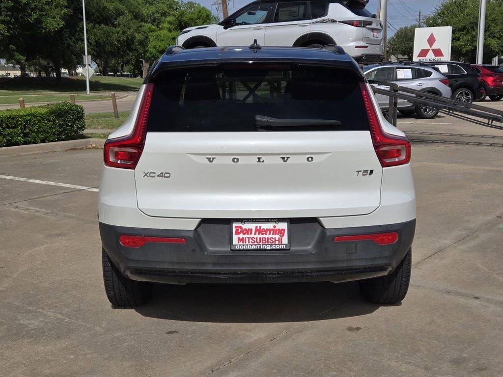 2022 Volvo XC40 R-Design