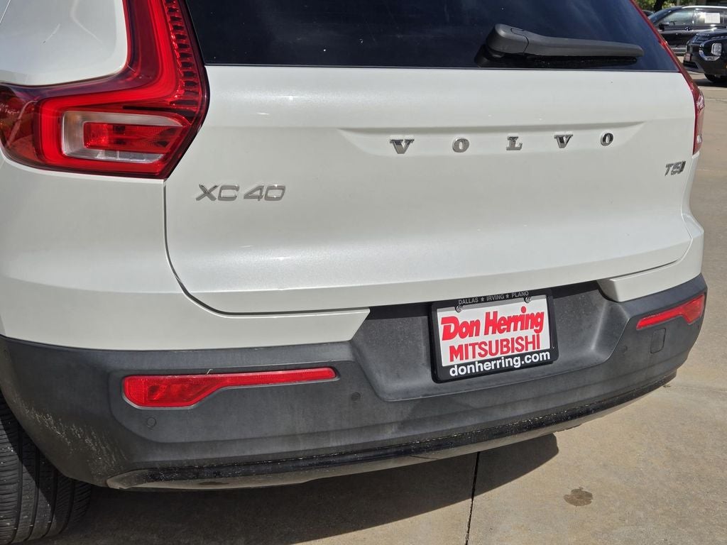 2022 Volvo XC40 R-Design