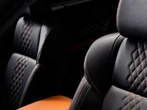 2023 Mitsubishi Outlander interior front seats