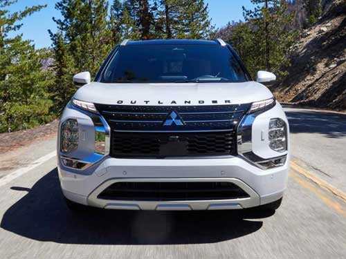 White 2023 Mitsubishi Outlander PHEV front view