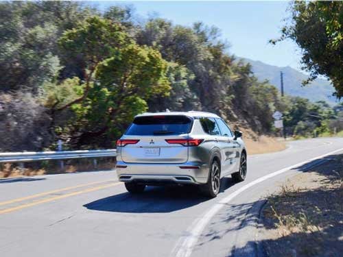 2023 Mitsubishi Outlander exterior rear view