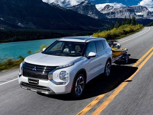 White 2023 Mitsubishi Outlander towing a jet-ski