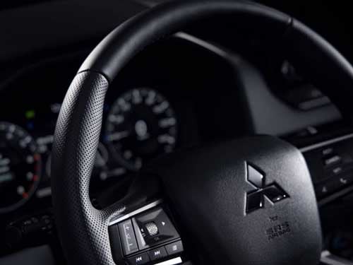 2024 Mitsubishi Outlander drivers wheel