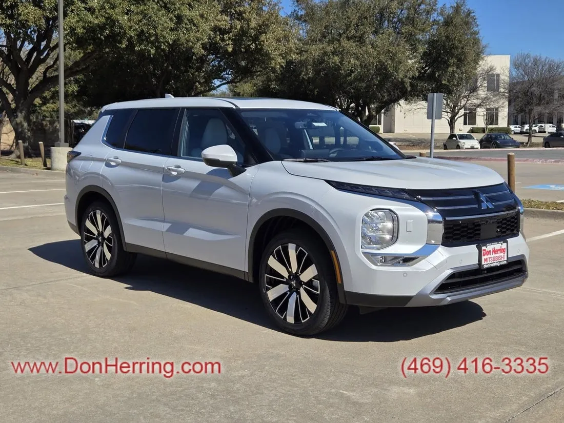 2025 Mitsubishi Outlander exterior